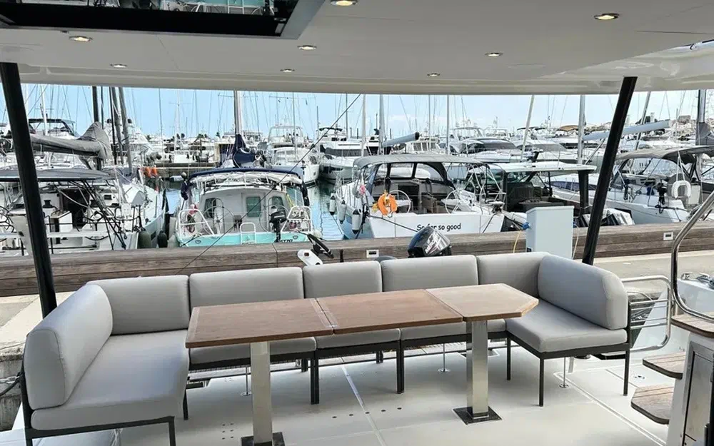 slider 7 Prestige Yachts M48