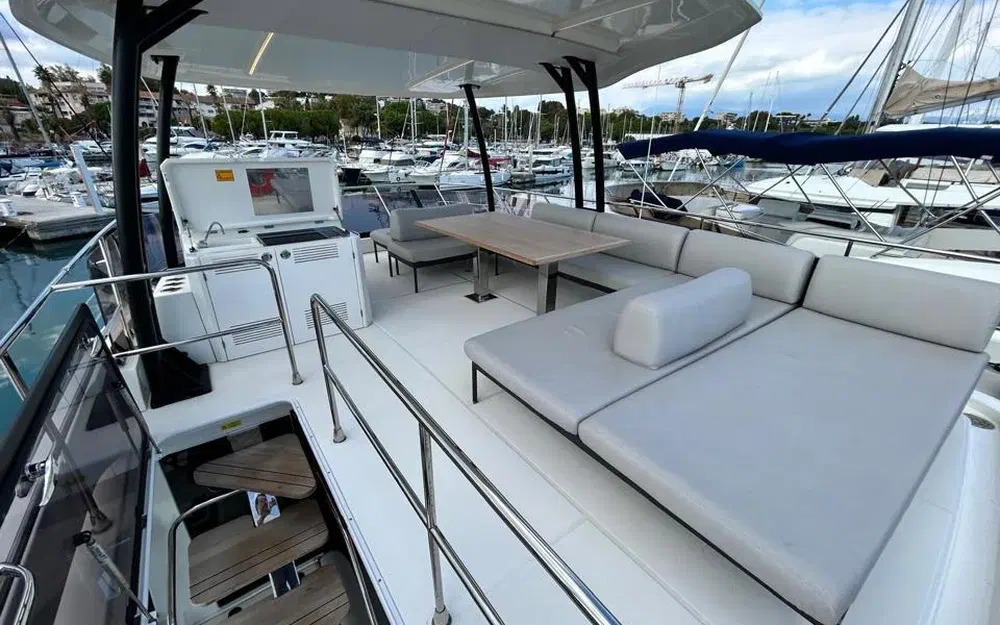 slider 8 Prestige Yachts M48