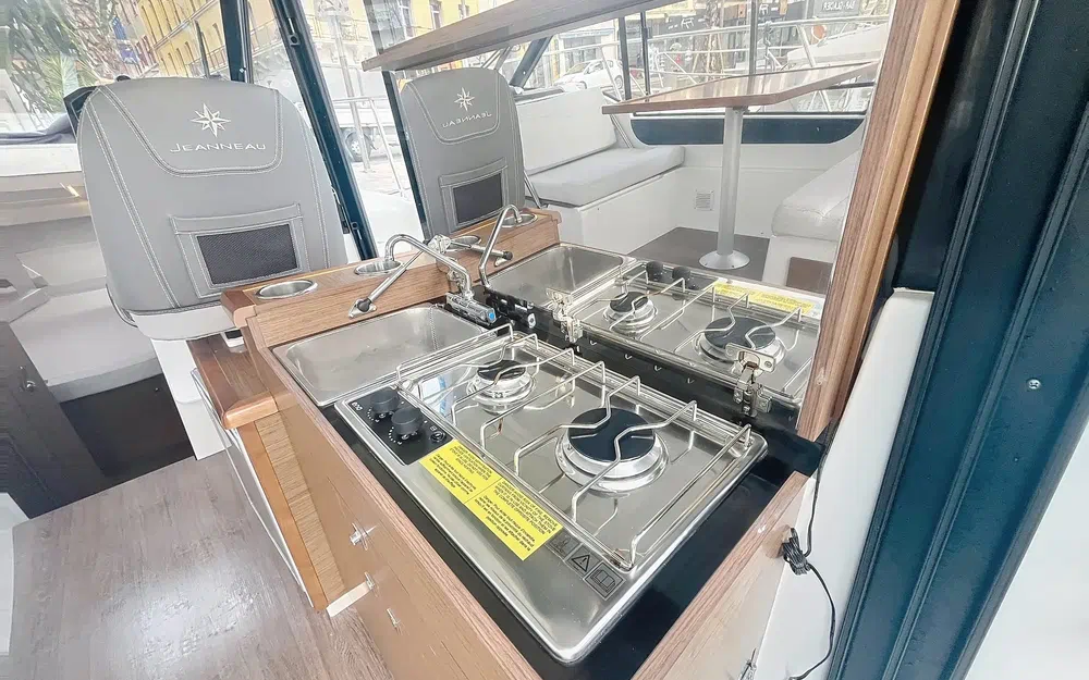 slider 15 Jeanneau Merry Fisher 895