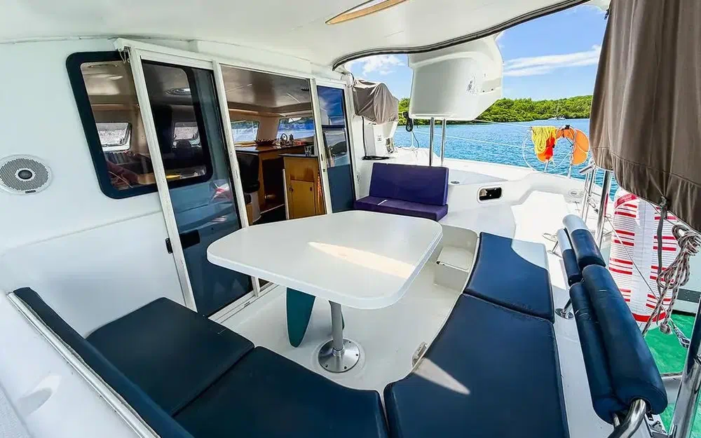 slider 11 Fountaine Pajot Mahe 36