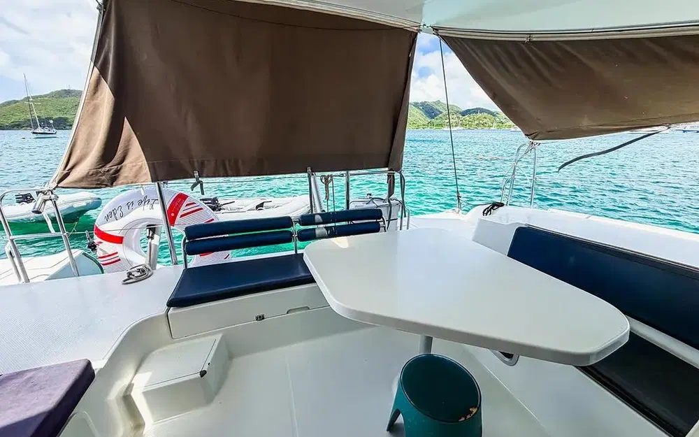 slider 12 Fountaine Pajot Mahe 36