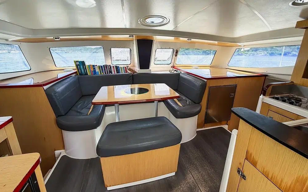 slider 14 Fountaine Pajot Mahe 36