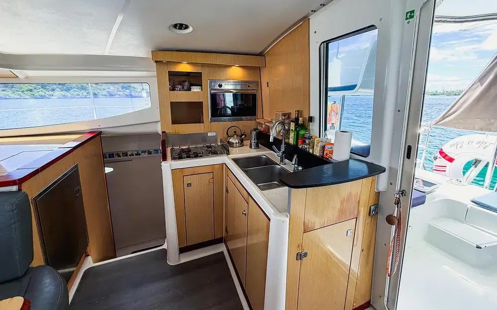 slider 18 Fountaine Pajot Mahe 36