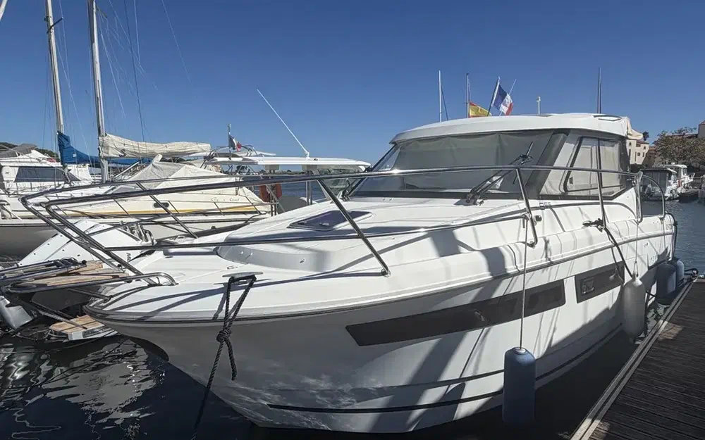 slider 0 Jeanneau Merry Fisher 855