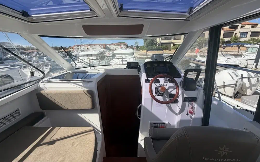 slider 2 Jeanneau Merry Fisher 855