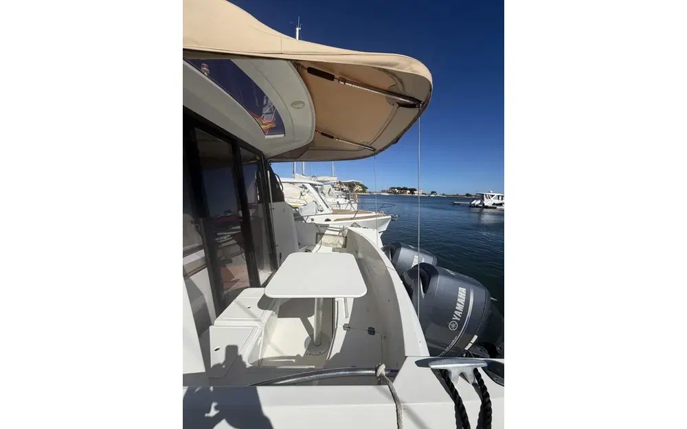 slider 4 Jeanneau Merry Fisher 855