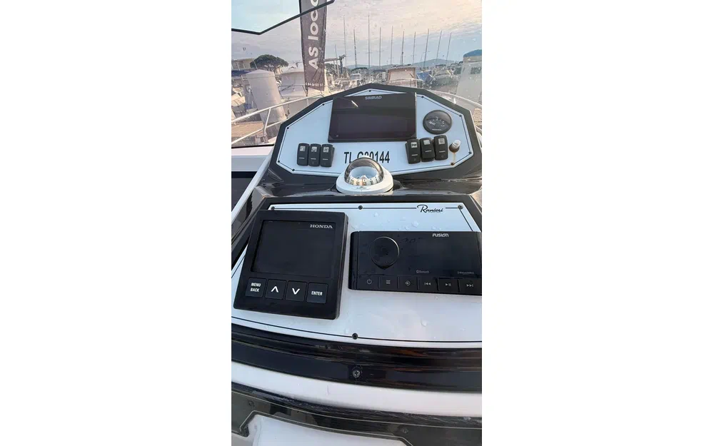 slider 5 Ranieri Voyager 21 S