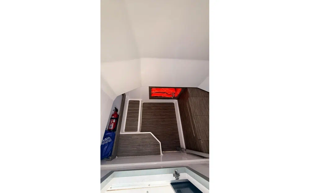 slider 10 Ranieri Voyager 21 S