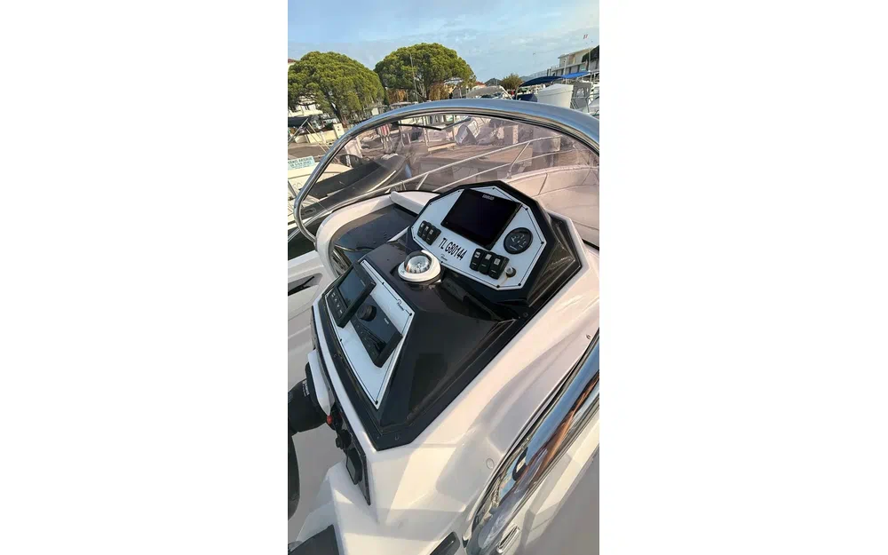 slider 7 Ranieri Voyager 21 S
