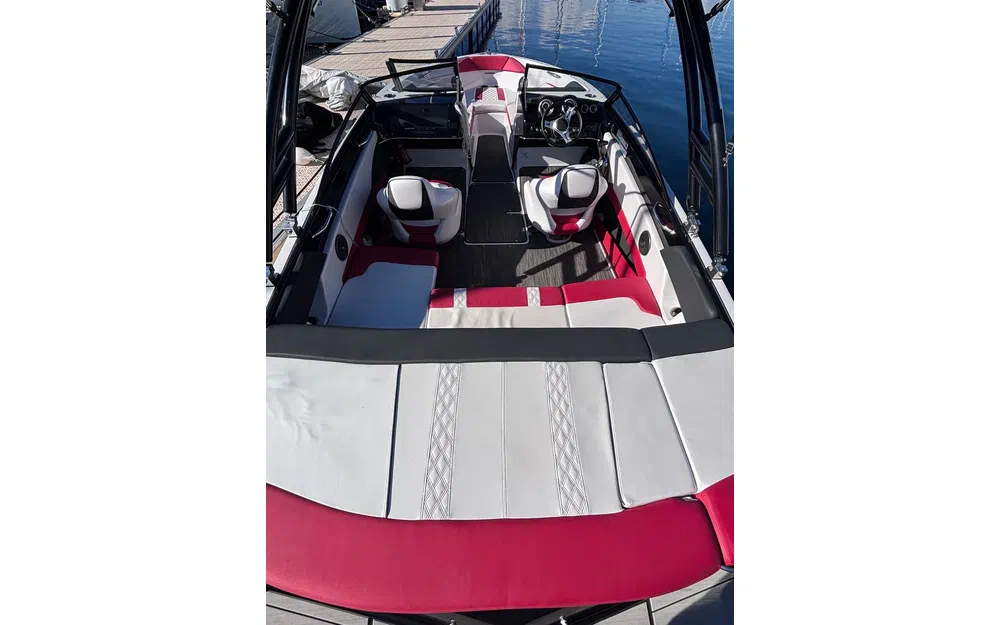 slider 10 Glastron GT 205