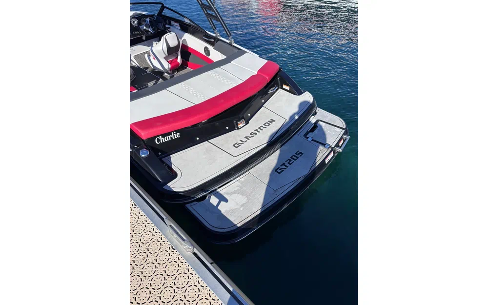 slider 4 Glastron GT 205