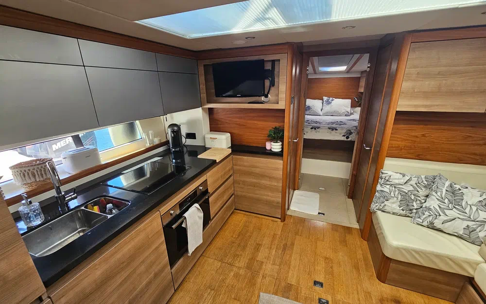 slider 13 Sealine SC 42