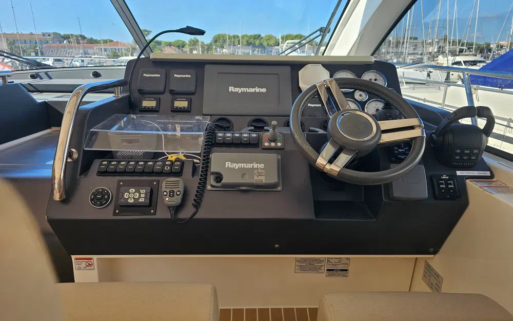 slider 1 Sealine SC 42