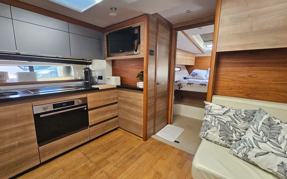 slider 8 Sealine SC 42