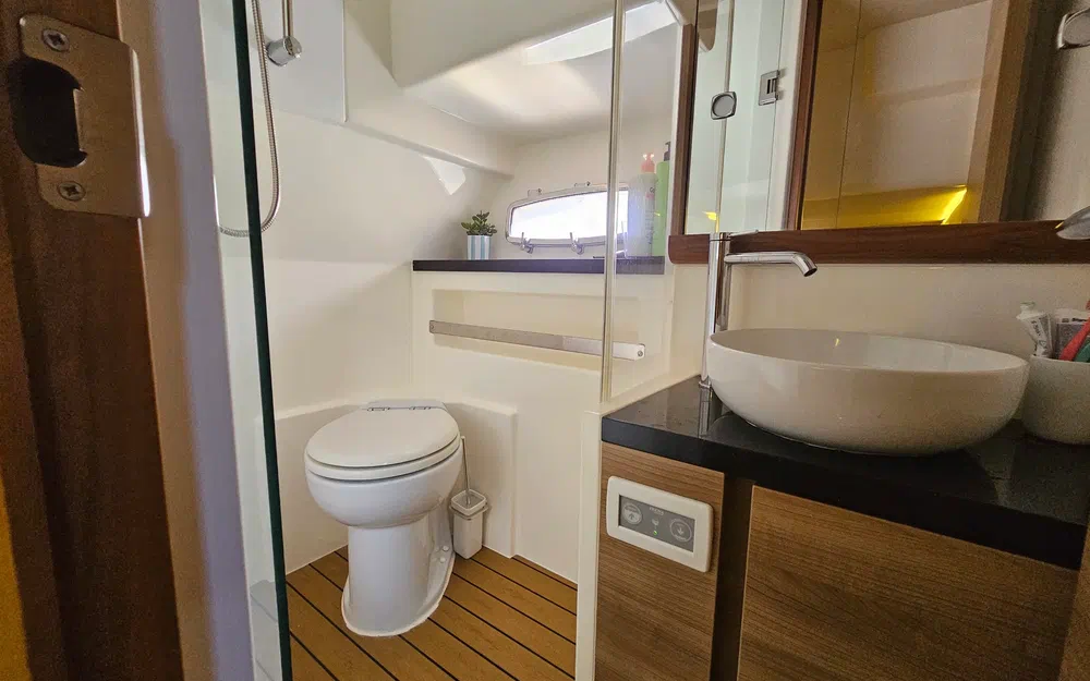 slider 9 Sealine SC 42