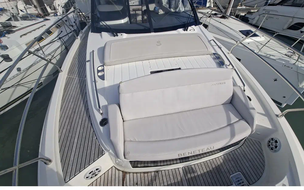 slider 3 Beneteau Antares 12