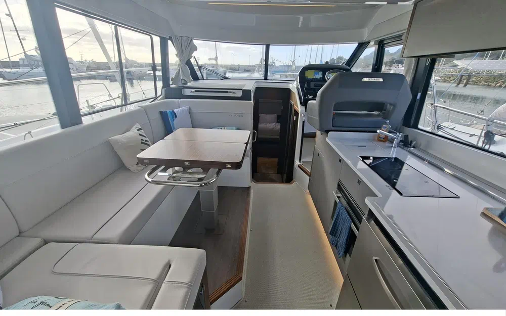 slider 8 Beneteau Antares 12