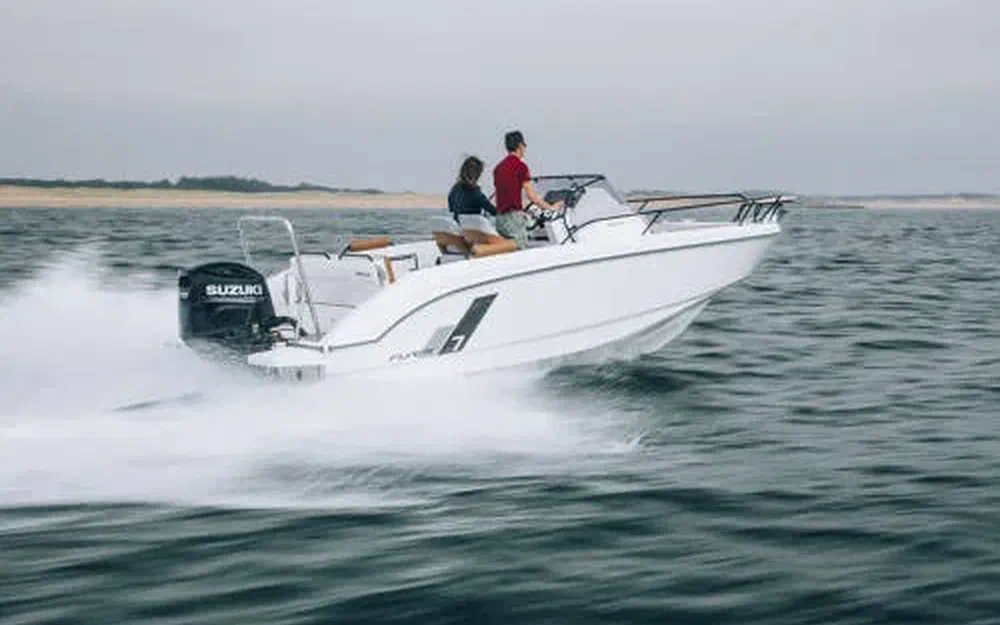 slider 1 Beneteau Flyer 7 SUNdeck