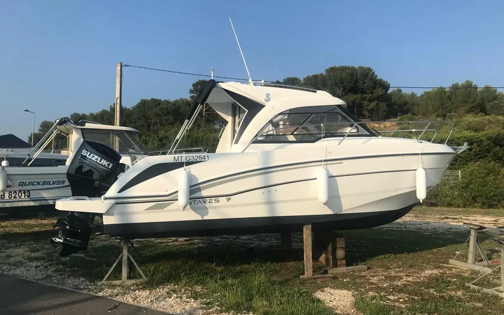 slider 3 Beneteau Antares 7 OB
