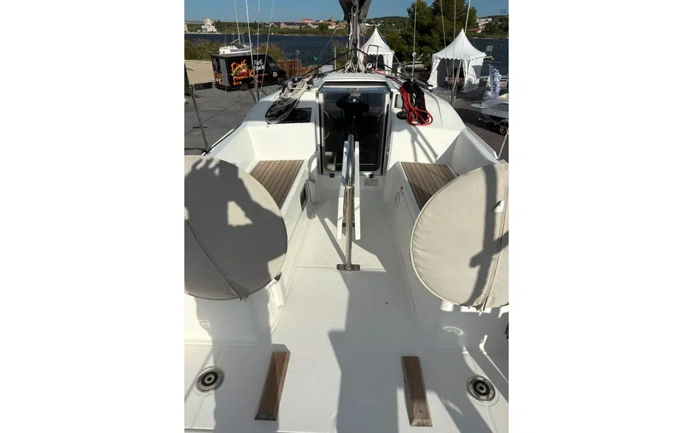slider 2 Beneteau Oceanis 30.1