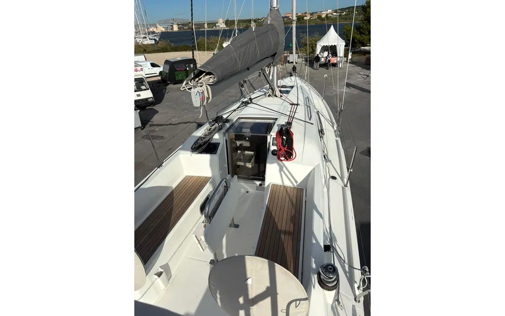 slider 3 Beneteau Oceanis 30.1