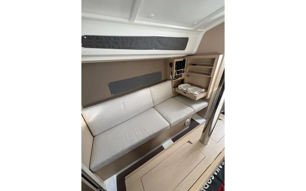 slider 6 Beneteau Oceanis 30.1