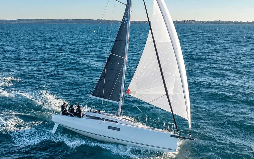 slider 9 Beneteau First 30