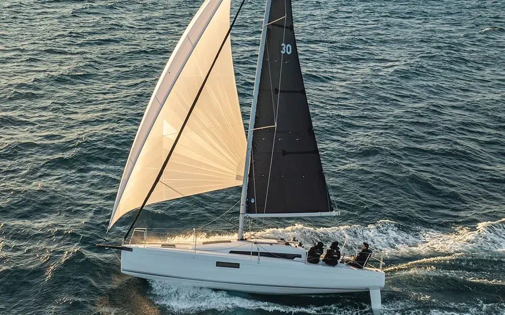 slider 10 Beneteau First 30