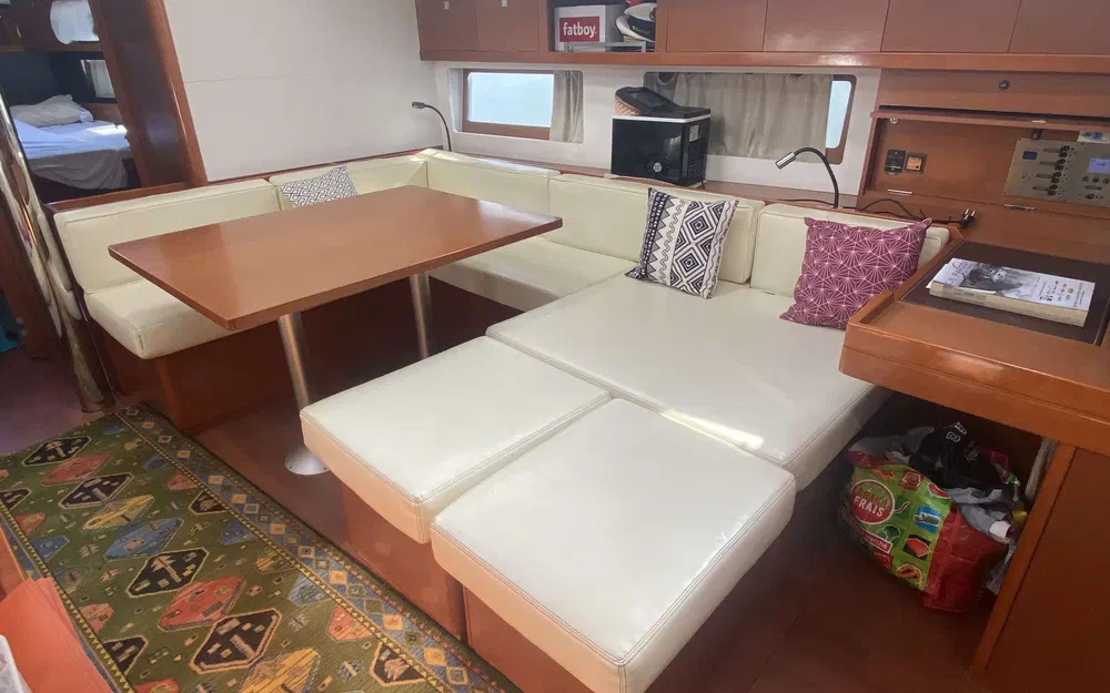 slider 9 Beneteau Oceanis 55