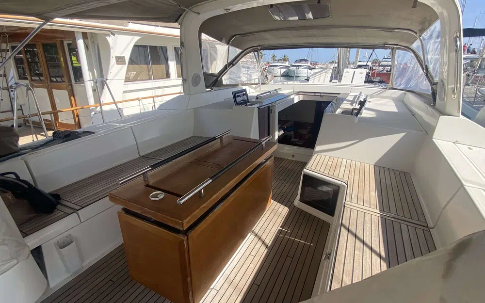 slider 4 Beneteau Oceanis 55