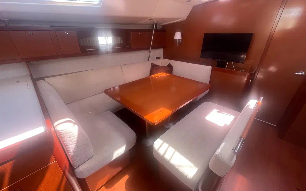 slider 10 Beneteau Oceanis 54