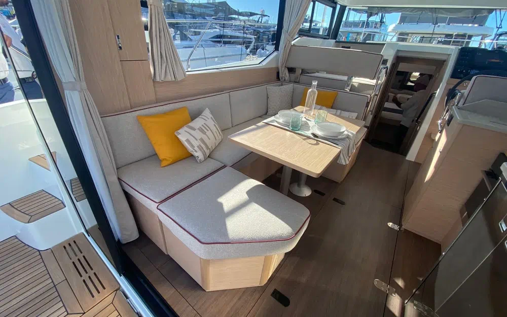 slider 9 Beneteau Swift Trawler 37 Fly