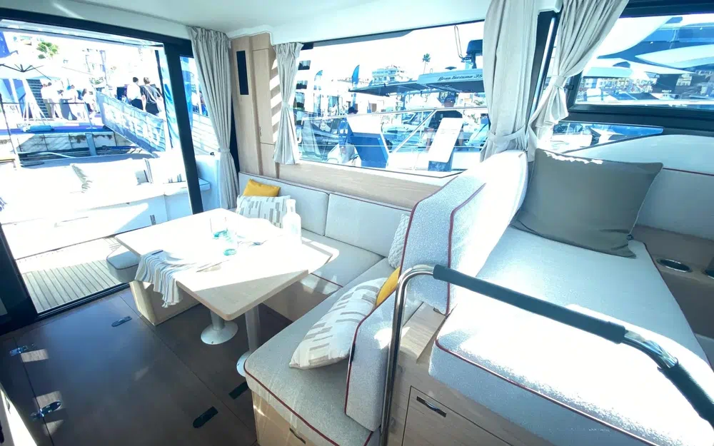 slider 13 Beneteau Swift Trawler 37 Fly