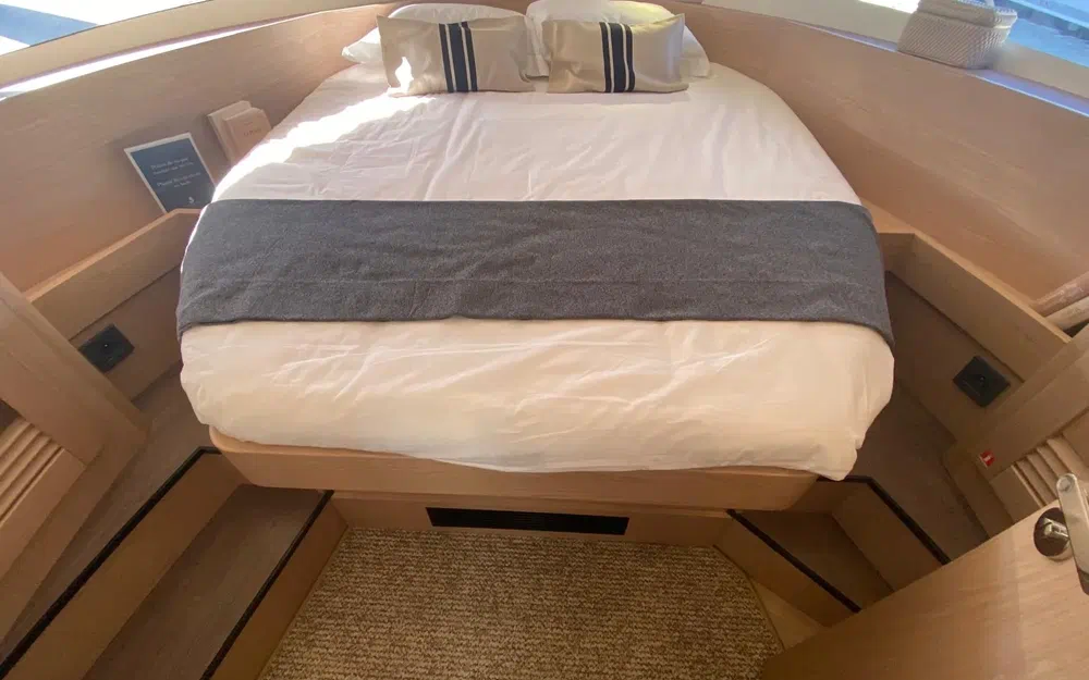 slider 7 Beneteau Swift Trawler 37 Fly