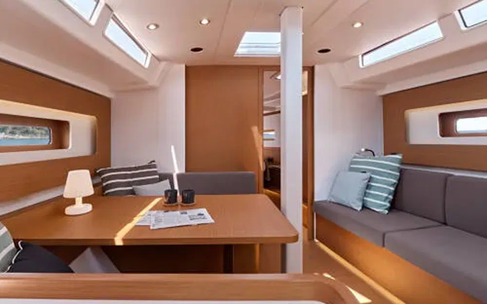 slider 11 Beneteau First 44