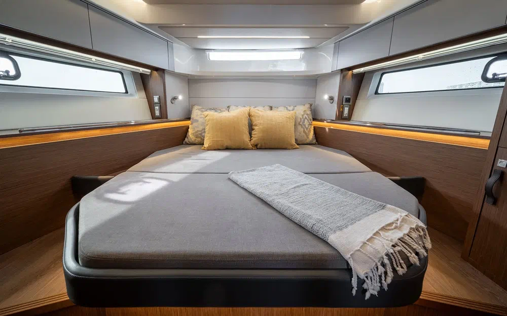 slider 3 Beneteau Antares 12