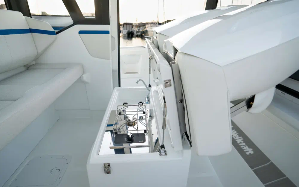 slider 11 Wellcraft 28 Explorer