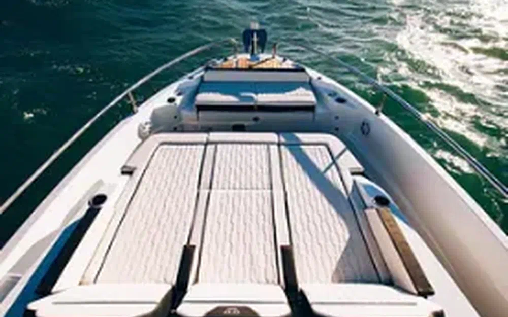 slider 4 Wellcraft 38 Explorer