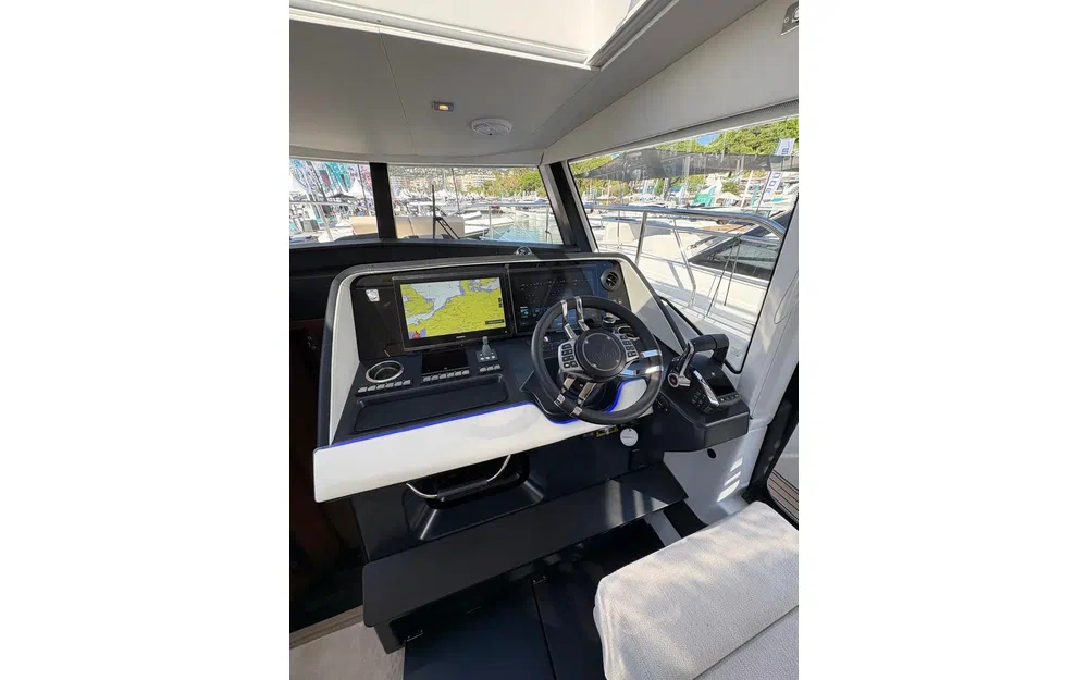 slider 1 Wellcraft 44 Explorer