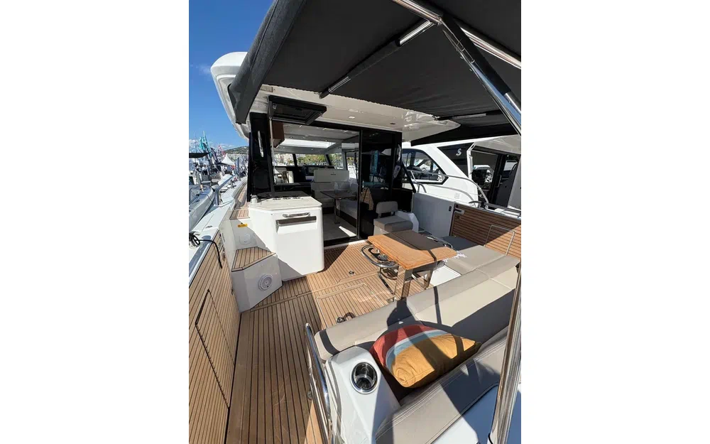 slider 2 Wellcraft 44 Explorer
