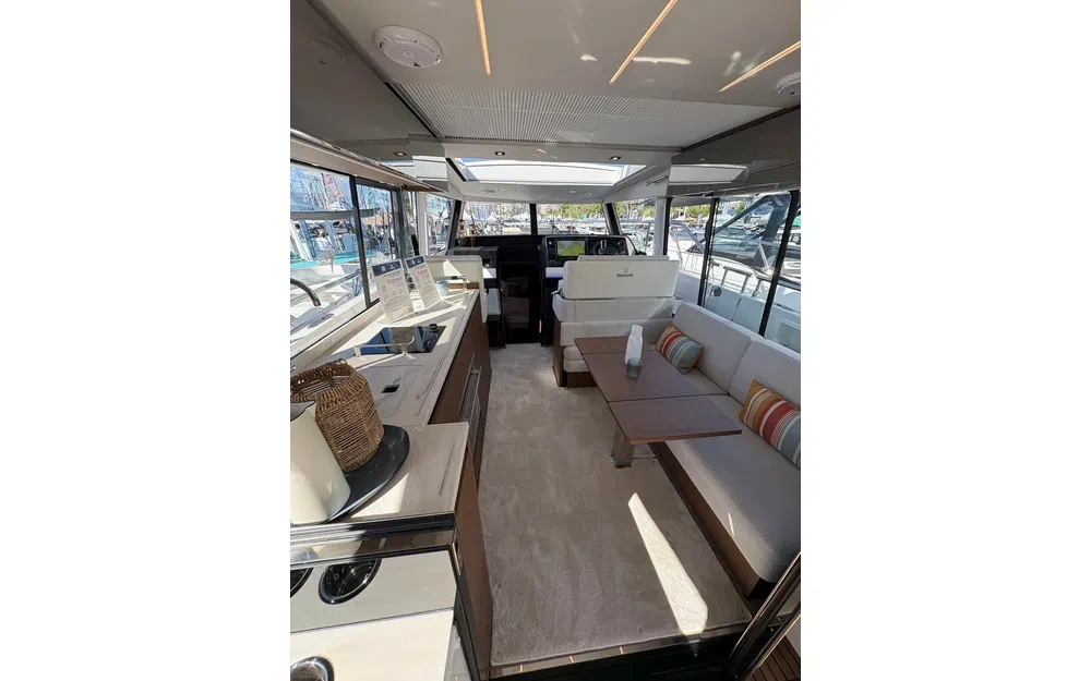 slider 3 Wellcraft 44 Explorer