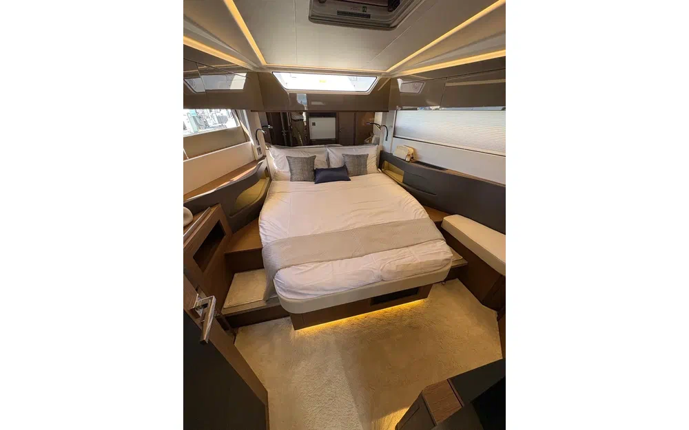 slider 4 Wellcraft 44 Explorer