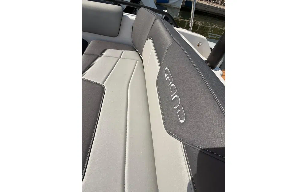 slider 9 Grand Golden Line G750