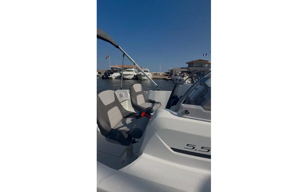 slider 2 Jeanneau Cap Camarat 5.5 WA Serie 2
