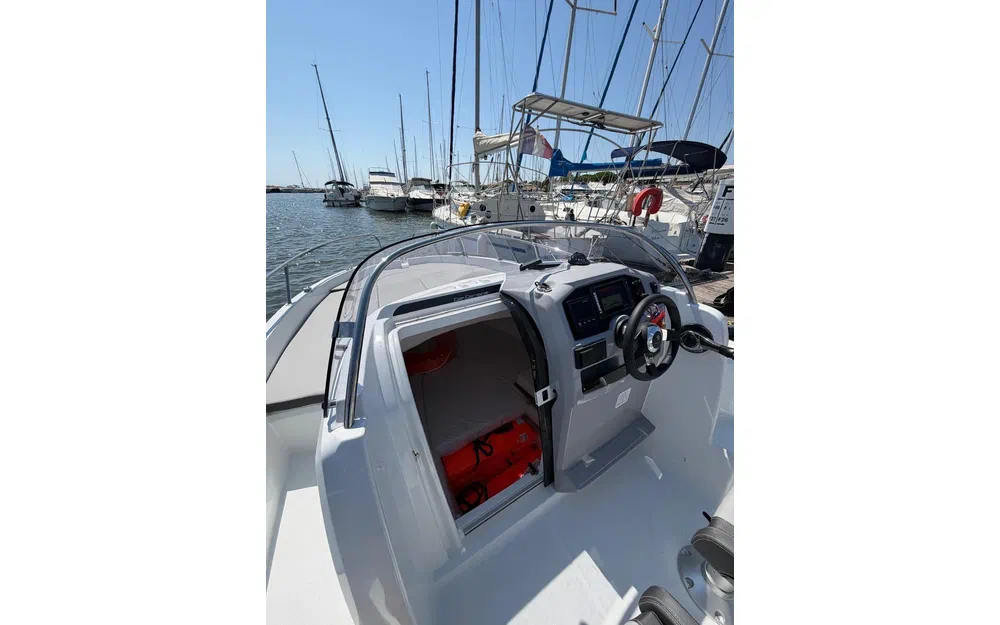 slider 6 Jeanneau Cap Camarat 5.5 WA Serie 2