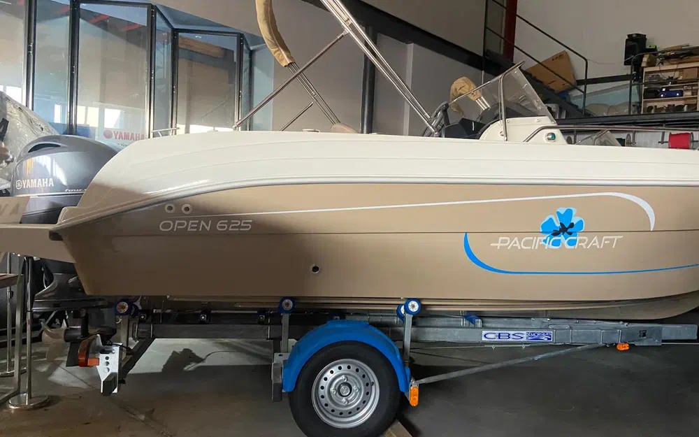 slider 3 Pacific Craft 625 Open