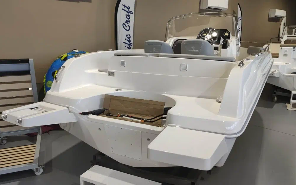 slider 1 Pacific Craft 625 Open