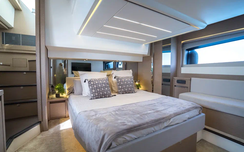 slider 11 Prestige Yachts 520 Fly