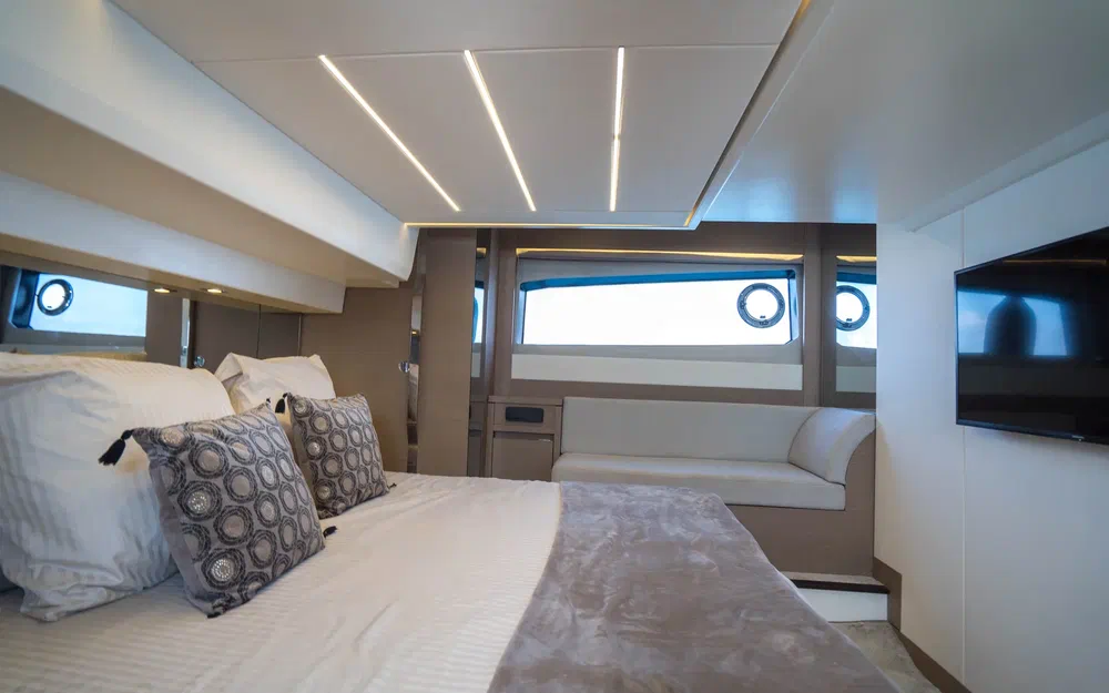 slider 13 Prestige Yachts 520 Fly