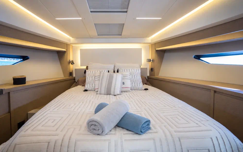 slider 16 Prestige Yachts 520 Fly